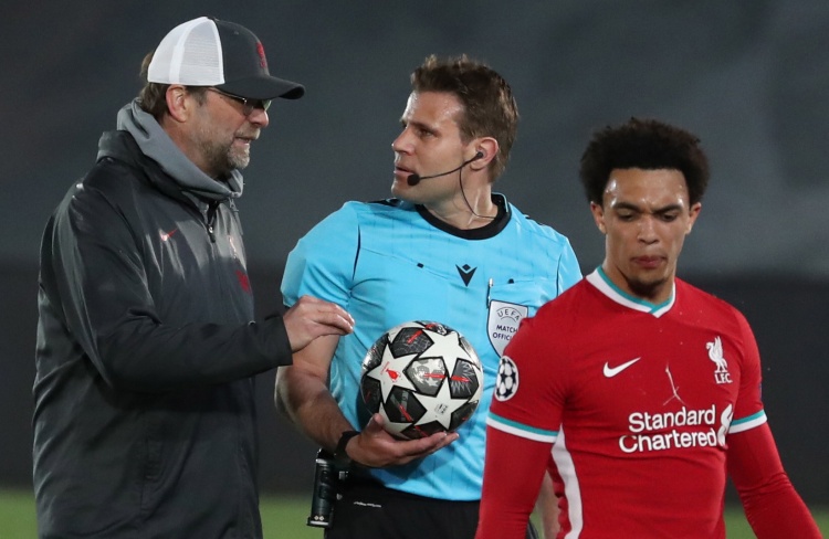 鲁梅尼格：拜仁本可以多拿五分&德甲更稳 欧冠踢